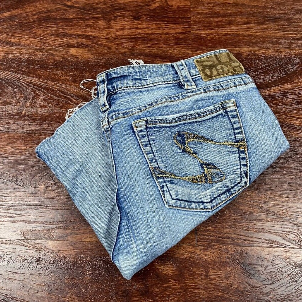 SILVER JEANS Women's Light Wash Cut off Shorts Size 30 Regular